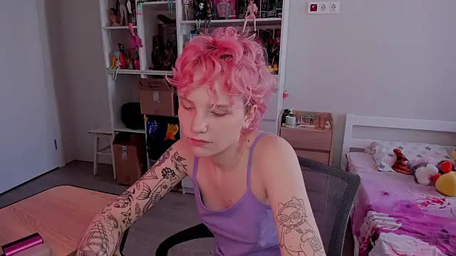 School Love online show from November 15, 2025, 7:12 am