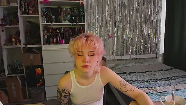 School Love online show from March 26, 2026, 7:06 am