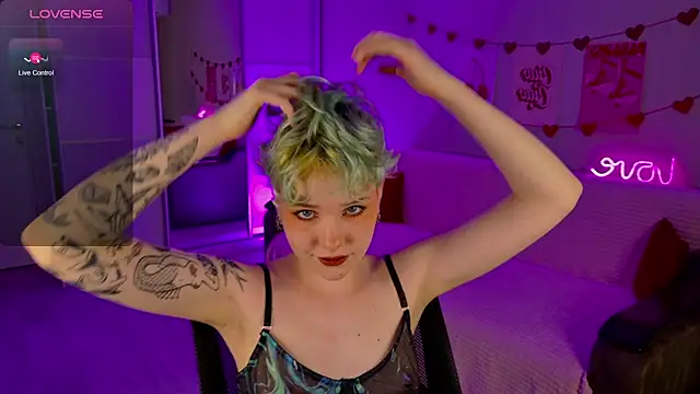 Snapshot of School_Love chatting on March 21, 2025, 4:18 pm School Love online show from March 21, 2025, 4:18 pm