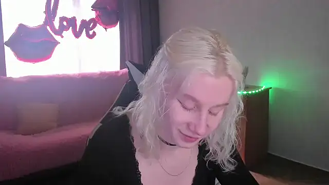 Snapshot of EnigmaSee chatting on May 5, 2026, 2:25 am EnigmaSee online show from May 5, 2026, 2:25 am