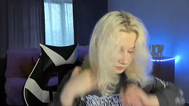 Snapshot of EnigmaSee chatting on May 31, 2026, 1:55 am EnigmaSee online show from May 31, 2026, 1:55 am