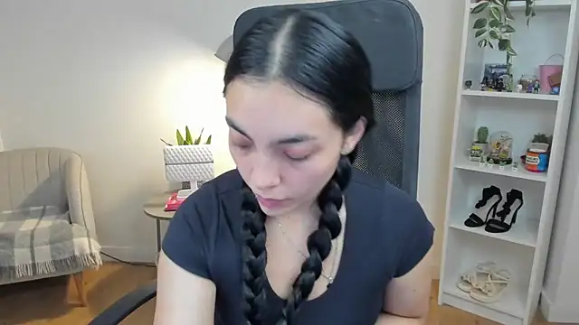  BellaEvans  online show from May 25, 2026, 4:56 am
