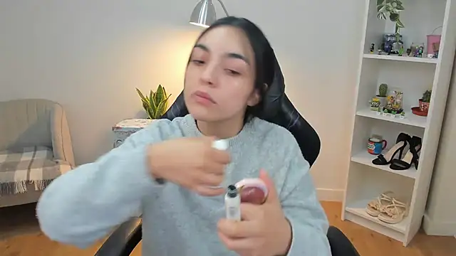 Snapshot of _BellaEvans_ chatting on February 28, 2026, 5:51 am BellaEvans online show from February 28, 2026, 5:51 am