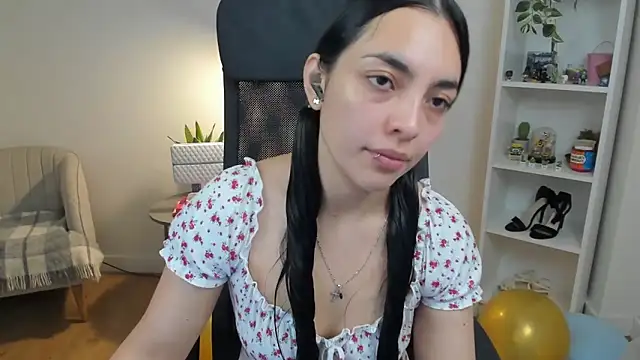  BellaEvans  online show from May 22, 2026, 4:54 am
