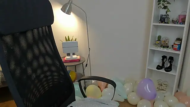  BellaEvans  online show from May 9, 2026, 5:00 am