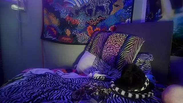 HippieBWC4U online show from December 18, 2025, 4:06 am