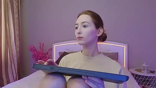 MichaDenver online show from November 13, 2025, 10:41 am