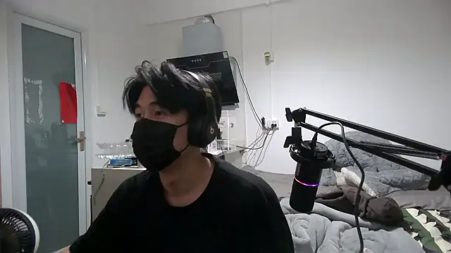 wuzhimao0207 online show from December 13, 2024, 11:23 am