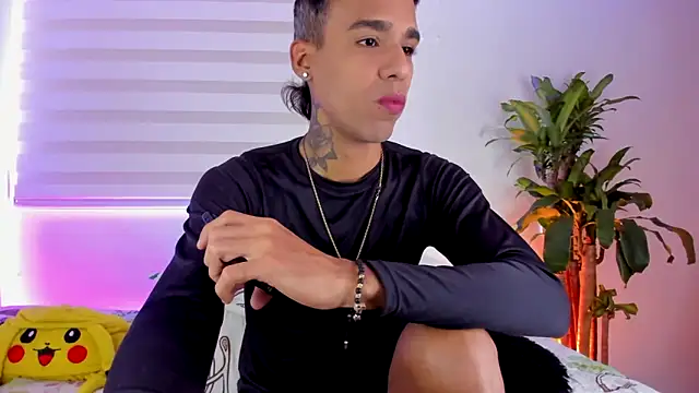 aldrinwhite online show from September 23, 2025, 6:15 pm