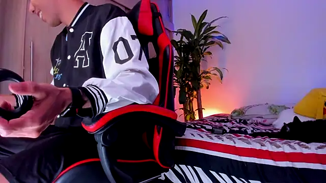 Snapshot of aldrinwhite chatting on April 15, 2026, 10:43 pm aldrinwhite online show from April 15, 2026, 10:43 pm