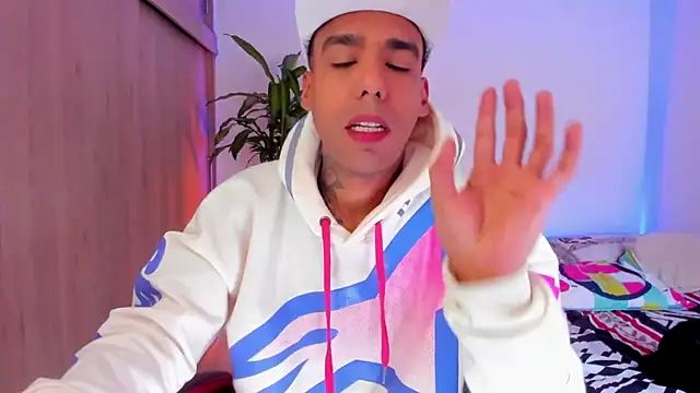 Snapshot of aldrinwhite chatting on April 6, 2026, 5:36 pm aldrinwhite online show from April 6, 2026, 5:36 pm