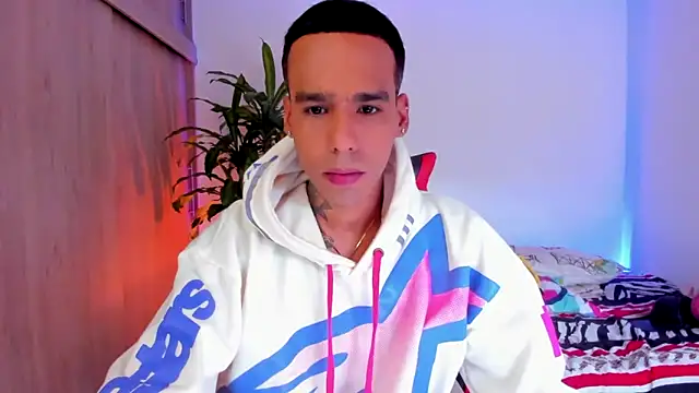 Snapshot of aldrinwhite chatting on April 25, 2026, 5:21 pm aldrinwhite online show from April 25, 2026, 5:21 pm