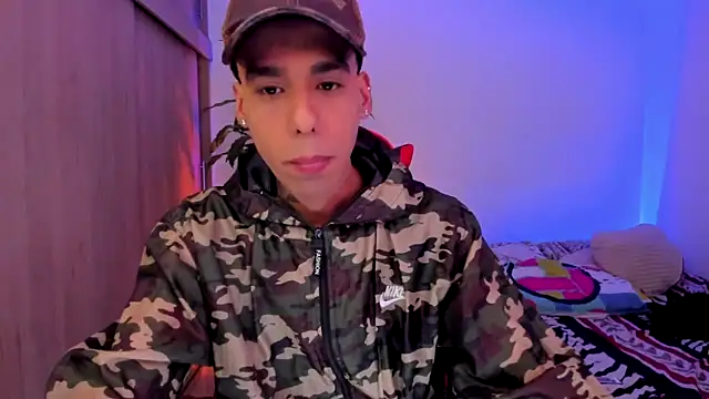 Snapshot of aldrinwhite chatting on April 5, 2026, 12:50 am aldrinwhite online show from April 5, 2026, 12:50 am