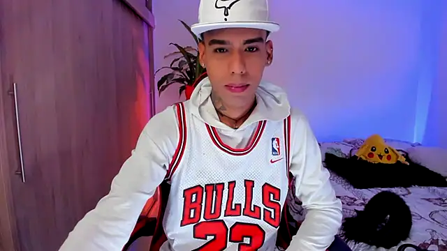 Snapshot of aldrinwhite chatting on March 8, 2026, 2:09 pm aldrinwhite online show from March 8, 2026, 2:09 pm