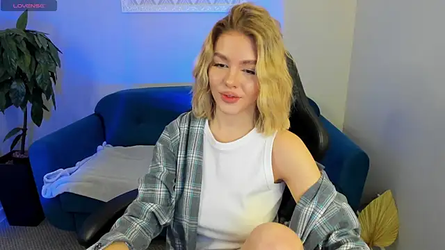 Anna Robinson online show from March 15, 2025, 1:08 am