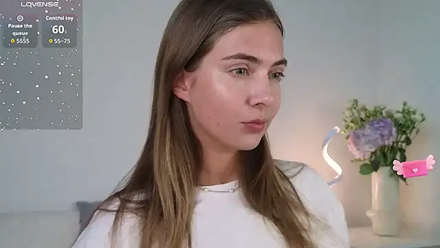 Snapshot of chloi_hes chatting on October 9, 2025, 11:11 am chloi hes online show from October 9, 2025, 11:11 am