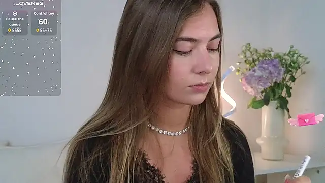 Snapshot of chloi_hes chatting on October 11, 2025, 9:10 am chloi hes online show from October 11, 2025, 9:10 am