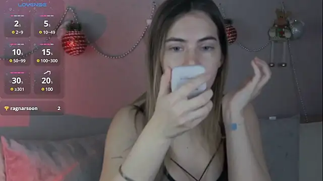 Snapshot of chloi_hes chatting on December 29, 2024, 9:50 am chloi hes online show from December 29, 2024, 9:50 am