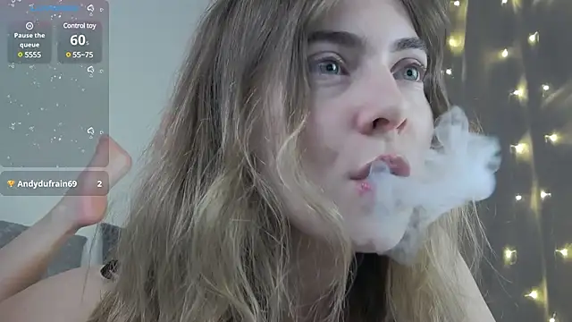 Snapshot of chloi_hes chatting on February 10, 2025, 7:17 pm chloi hes online show from February 10, 2025, 7:17 pm