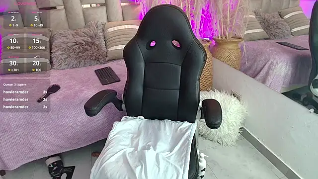 Emelie Ch1 online show from January 18, 2025, 8:41 am