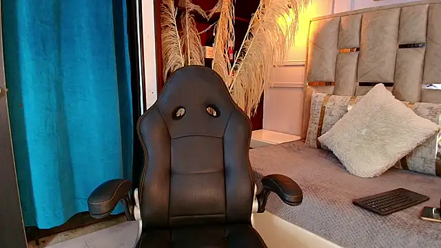 Emelie Ch1 online show from March 16, 2025, 1:28 am