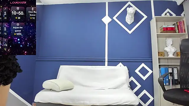 charolbruce 1 online show from March 13, 2025, 12:24 pm