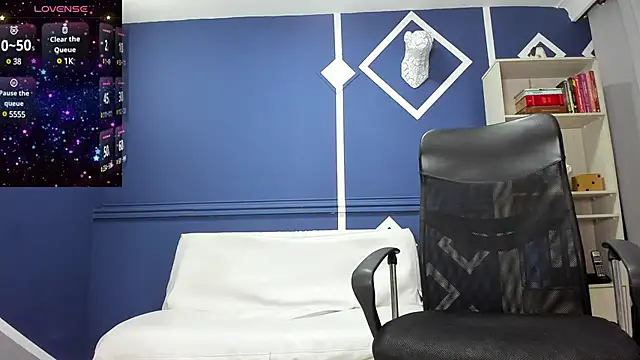 charolbruce 1 online show from March 14, 2025, 5:46 pm