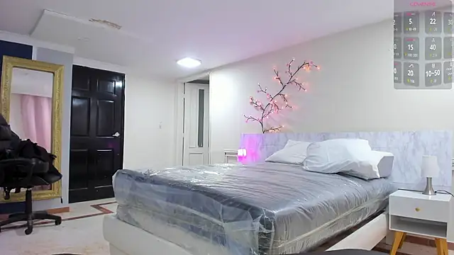 charolbruce 1 online show from March 18, 2026, 12:08 pm