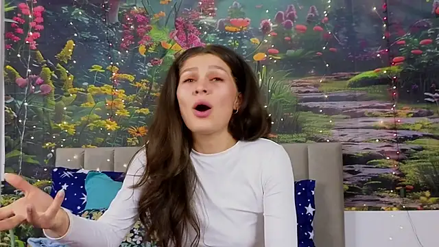 Snapshot of MadameDeFeu chatting on February 10, 2025, 11:36 am MadameDeFeu online show from February 10, 2025, 11:36 am