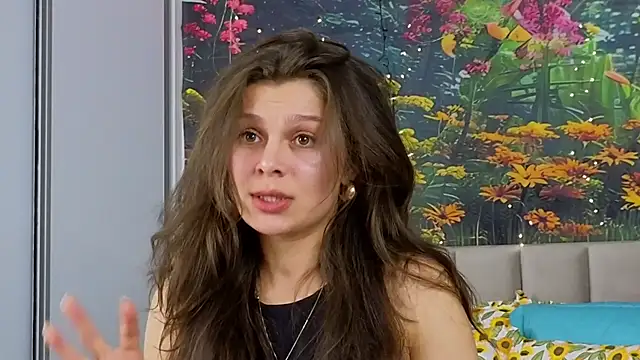 Snapshot of MadameDeFeu chatting on February 17, 2025, 12:38 pm MadameDeFeu online show from February 17, 2025, 12:38 pm