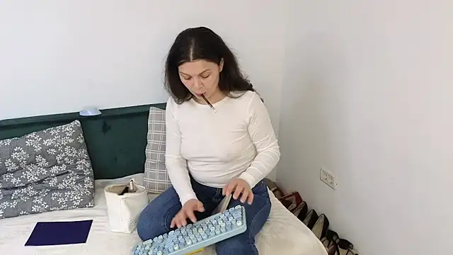 MadameDeFeu online show from March 12, 2026, 6:50 am