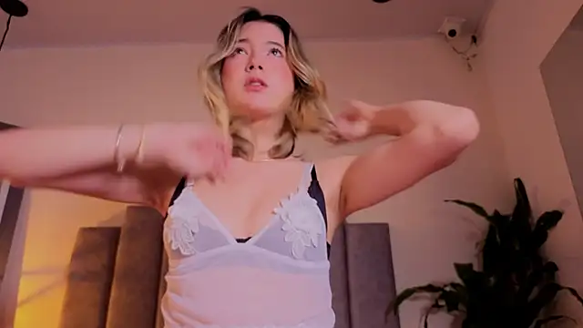 gabriela  gomez online show from November 9, 2025, 12:47 am