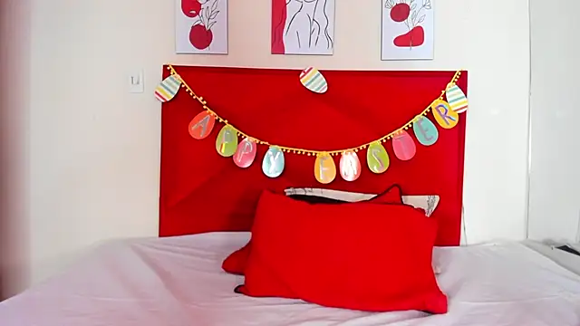 Snapshot of DakotaHoland chatting on April 7, 2026, 7:37 pm DakotaHoland online show from April 7, 2026, 7:37 pm