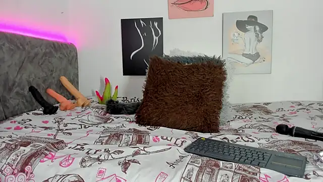 BarbieHotLaura online show from November 28, 2025, 12:11 am