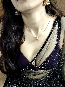 indian yourshreya69 online show from April 30, 2026, 5:09 pm