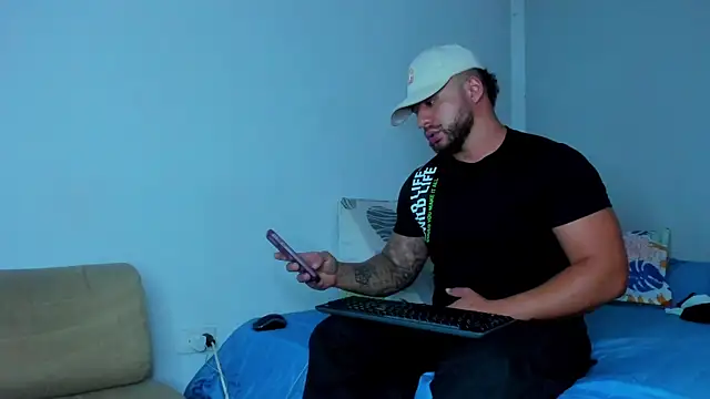 Snapshot of ToonyDee chatting on November 14, 2025, 3:54 am ToonyDee online show from November 14, 2025, 3:54 am