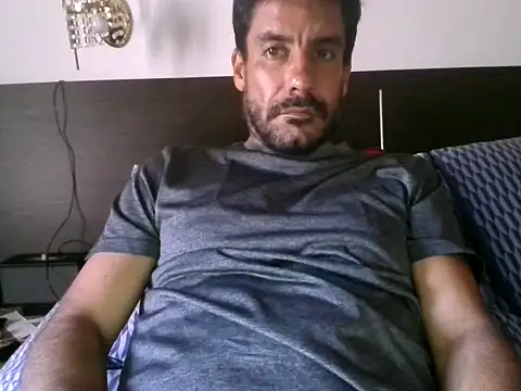 Snapshot of elkike1980 chatting on May 18, 2026, 9:30 pm elkike1980 online show from May 18, 2026, 9:30 pm