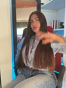 Snapshot of emmily_d chatting on February 27, 2026, 7:03 pm emmily d online show from February 27, 2026, 7:03 pm