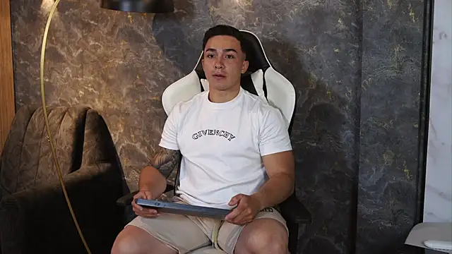 Snapshot of Ryan_Hunt chatting on November 11, 2025, 7:58 am Ryan Hunt online show from November 11, 2025, 7:58 am