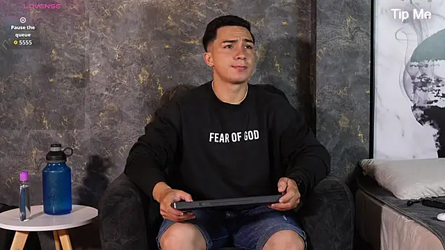 Snapshot of Ryan_Hunt chatting on November 19, 2025, 12:05 pm Ryan Hunt online show from November 19, 2025, 12:05 pm