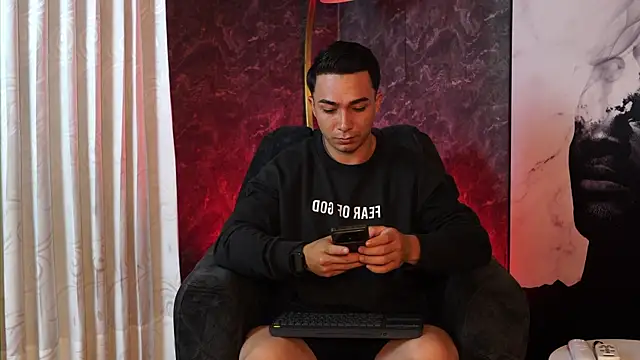 Snapshot of Ryan_Hunt chatting on November 15, 2025, 9:35 am Ryan Hunt online show from November 15, 2025, 9:35 am