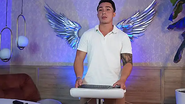 Snapshot of Ryan_Hunt chatting on October 19, 2025, 8:00 pm Ryan Hunt online show from October 19, 2025, 8:00 pm