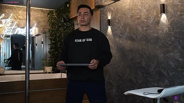 Snapshot of Ryan_Hunt chatting on November 21, 2025, 12:26 pm Ryan Hunt online show from November 21, 2025, 12:26 pm