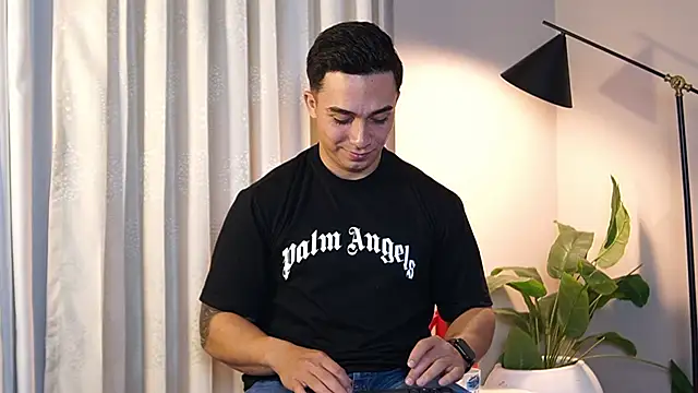 Snapshot of Ryan_Hunt chatting on October 24, 2025, 8:13 am Ryan Hunt online show from October 24, 2025, 8:13 am