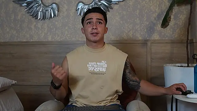 Snapshot of Ryan_Hunt chatting on October 15, 2025, 12:13 pm Ryan Hunt online show from October 15, 2025, 12:13 pm