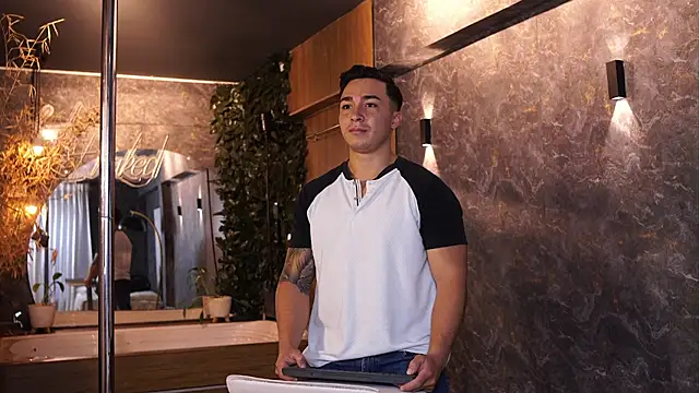 Snapshot of Ryan_Hunt chatting on November 27, 2025, 12:16 pm Ryan Hunt online show from November 27, 2025, 12:16 pm