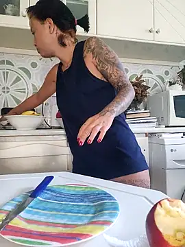 LorenRosse online show from October 4, 2025, 4:47 am