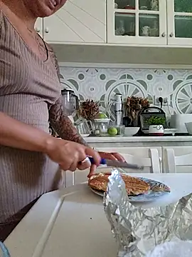 LorenRosse online show from September 24, 2025, 4:19 am