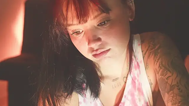 LorenRosse online show from June 28, 2026, 11:33 pm