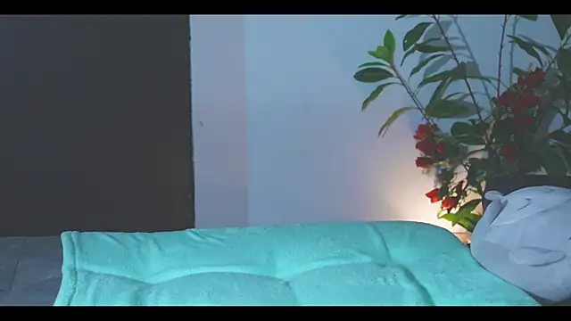 LorenRosse online show from May 15, 2026, 11:58 pm